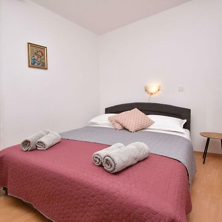 Apartment Nensi Primosten Bagian luar foto
