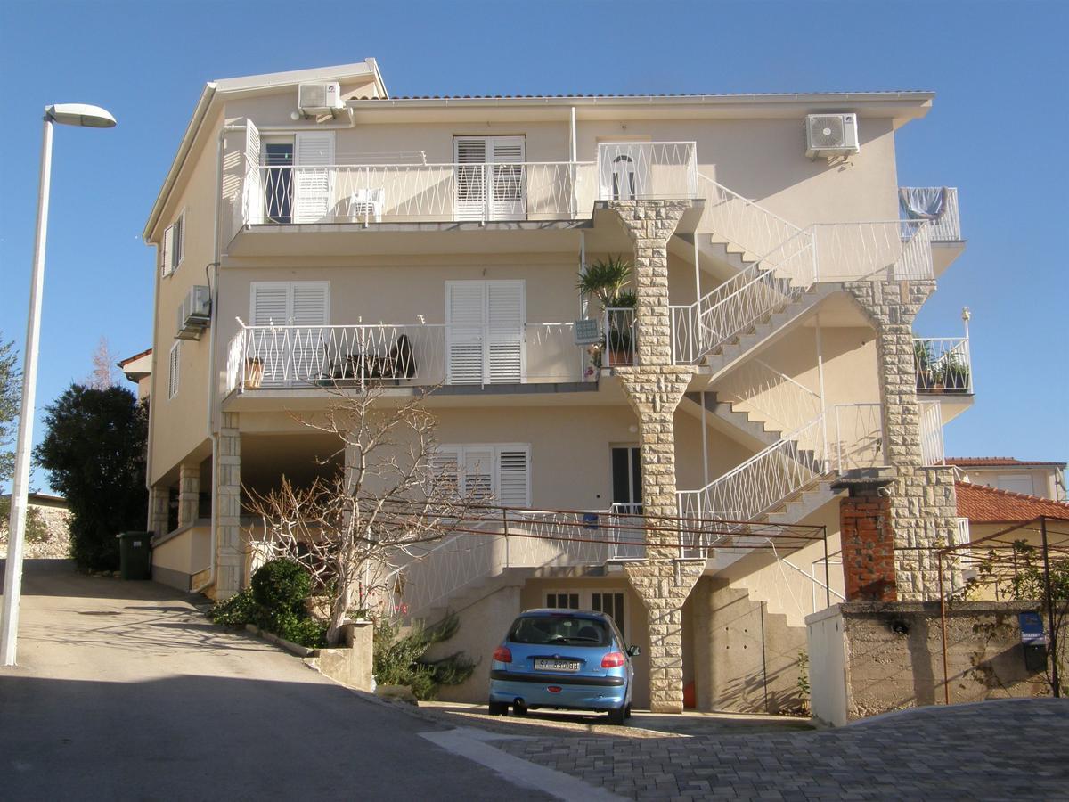 Apartment Nensi Primosten Bagian luar foto