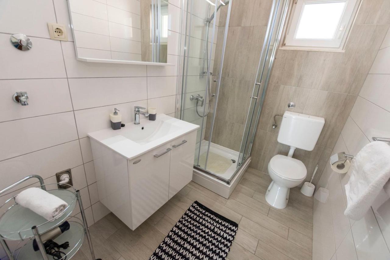 Apartment Nensi Primosten Bagian luar foto