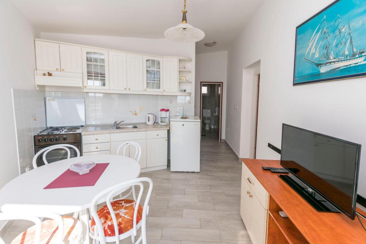 Apartment Nensi Primosten Bagian luar foto