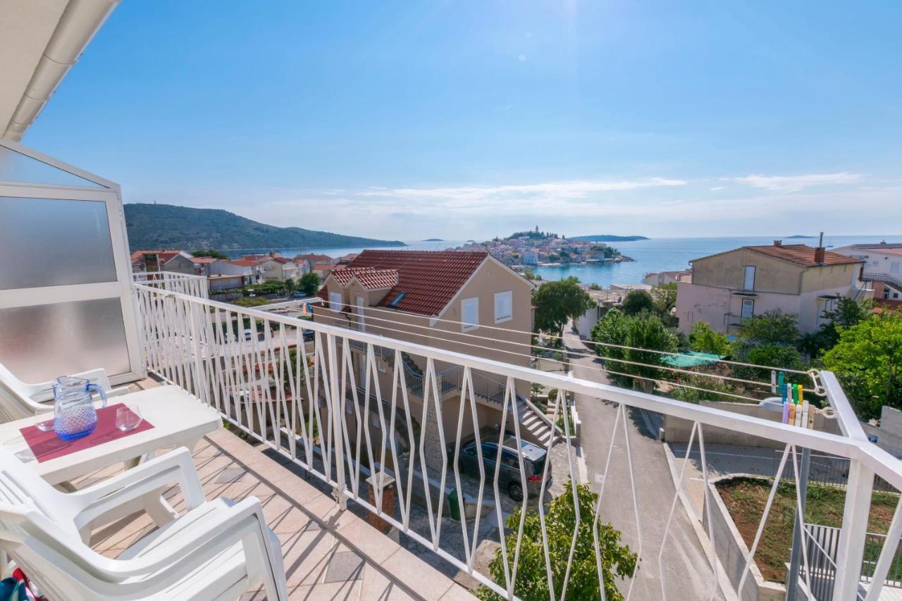 Apartment Nensi Primosten Bagian luar foto