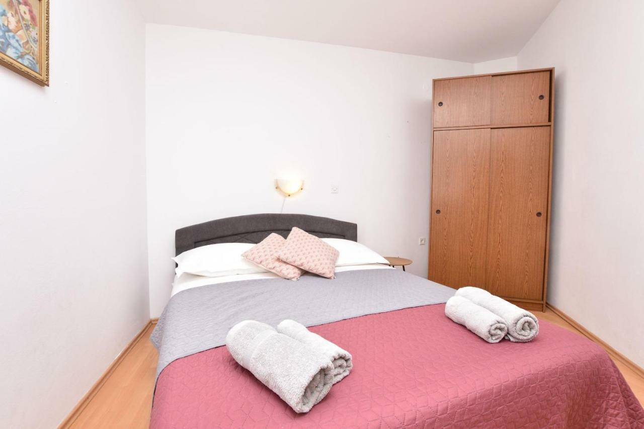 Apartment Nensi Primosten Bagian luar foto